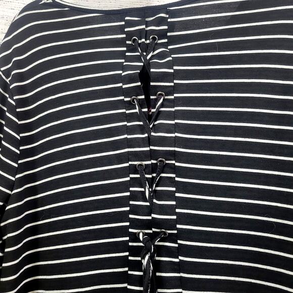 Terra & Sky Black White Stripe Lace Up Back Floral Ruffle Top Size 1X - Picture 5 of 6